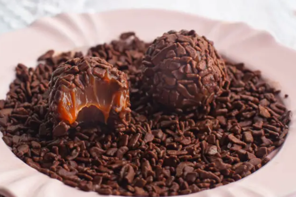 7 Brigadeiros Gourmet de Caramelo Salgado: Doçura com um Toque Salgado